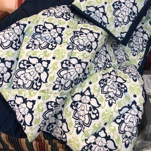 Pottery Barn Twin XL Reversible Bedspread & matching Sham. Reversible!